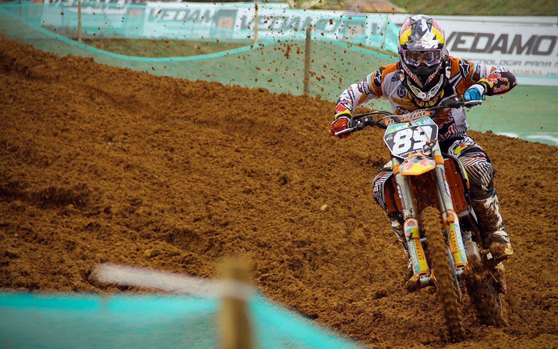 前英超球星麦克法登财务告急！欠债250万英镑无奈申请破产，职业生涯辉煌难掩经济困境